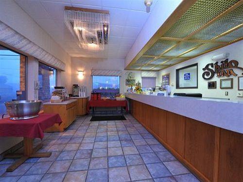 Red Lion & Hotel